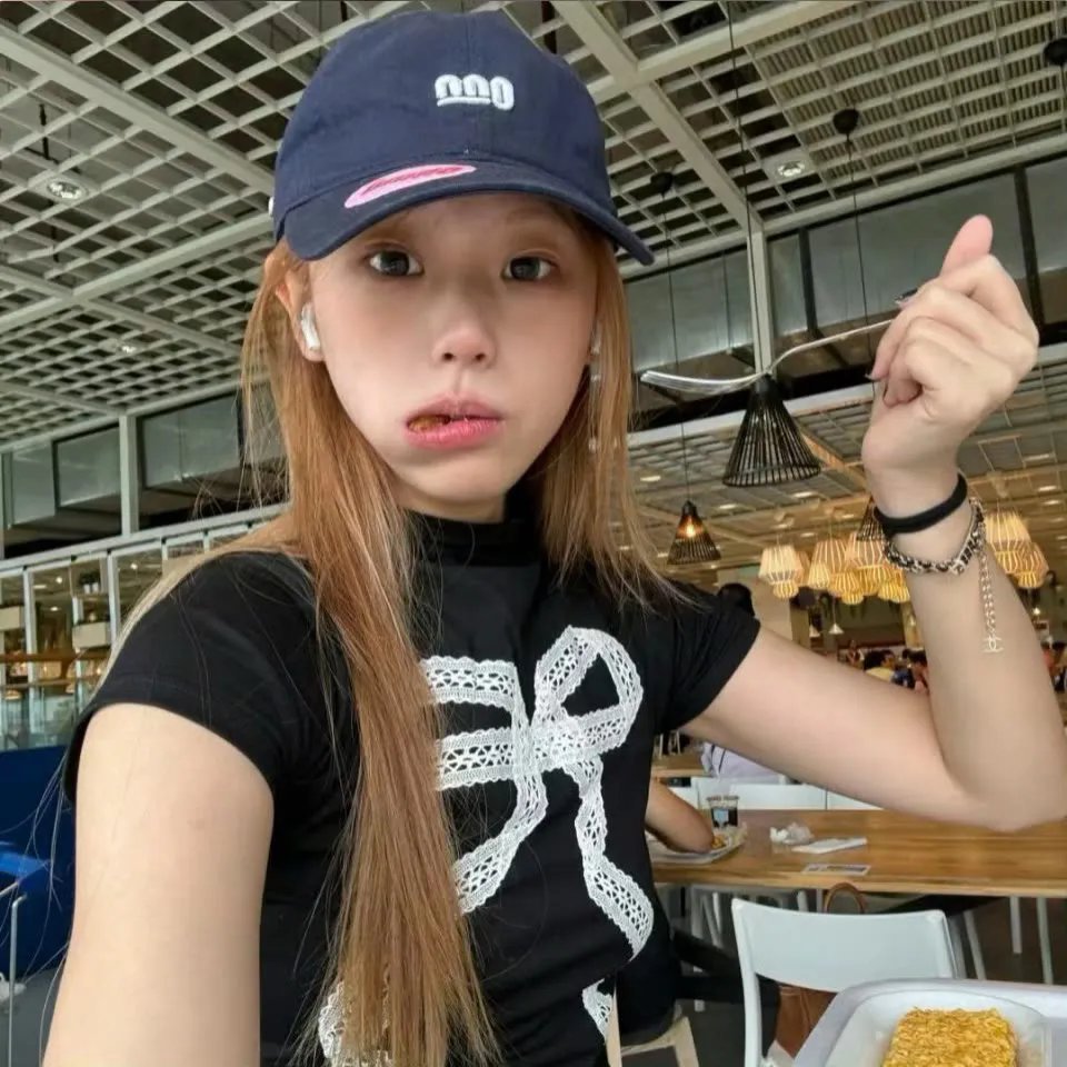 荡女满天飞封面